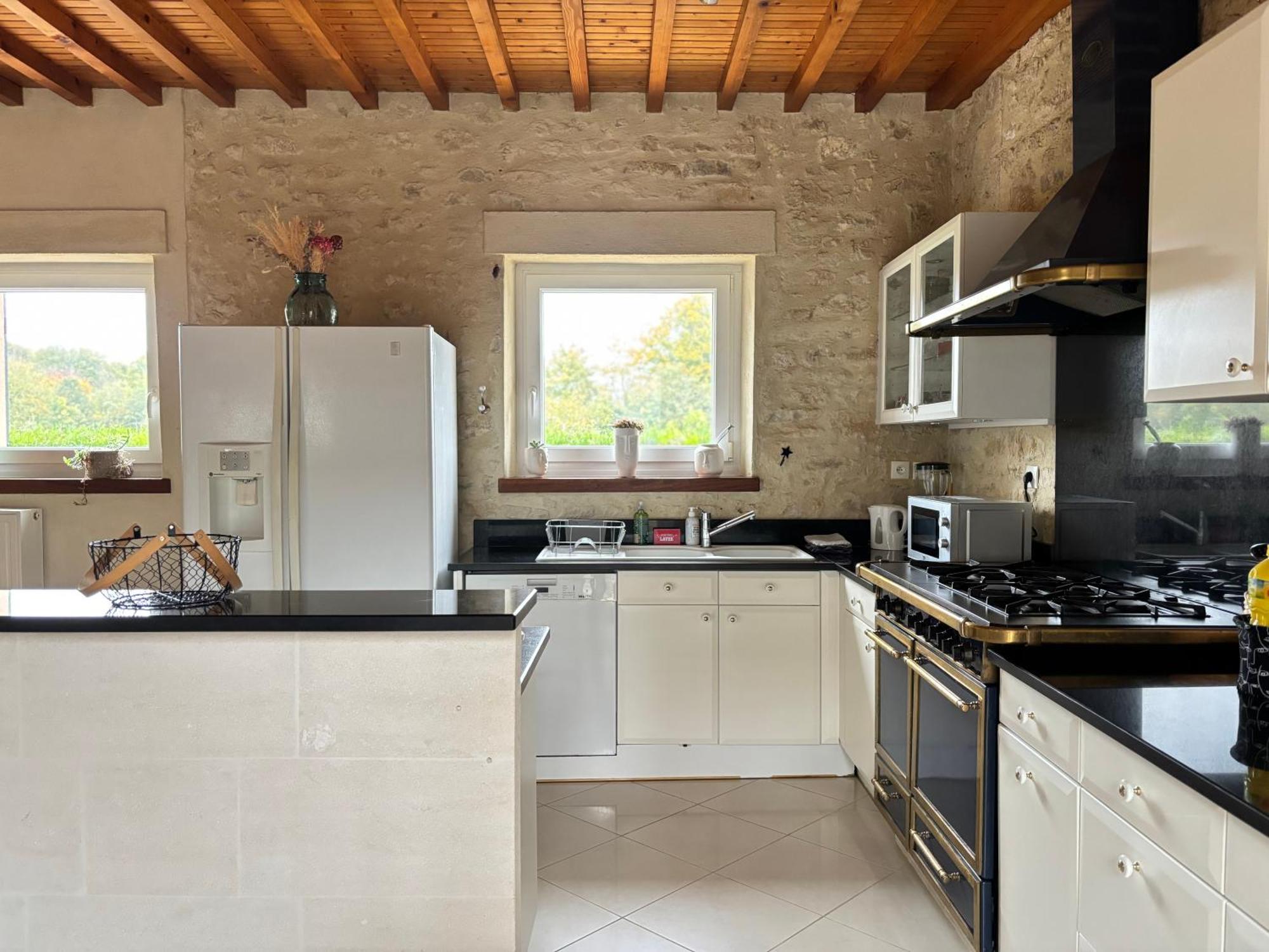 Grande maison , jardin,flipper,babyfoot, ping pong, proche golf, Port en Bessin, Bayeux et plages du débarquement, adaptée enfants Commes Exterior foto